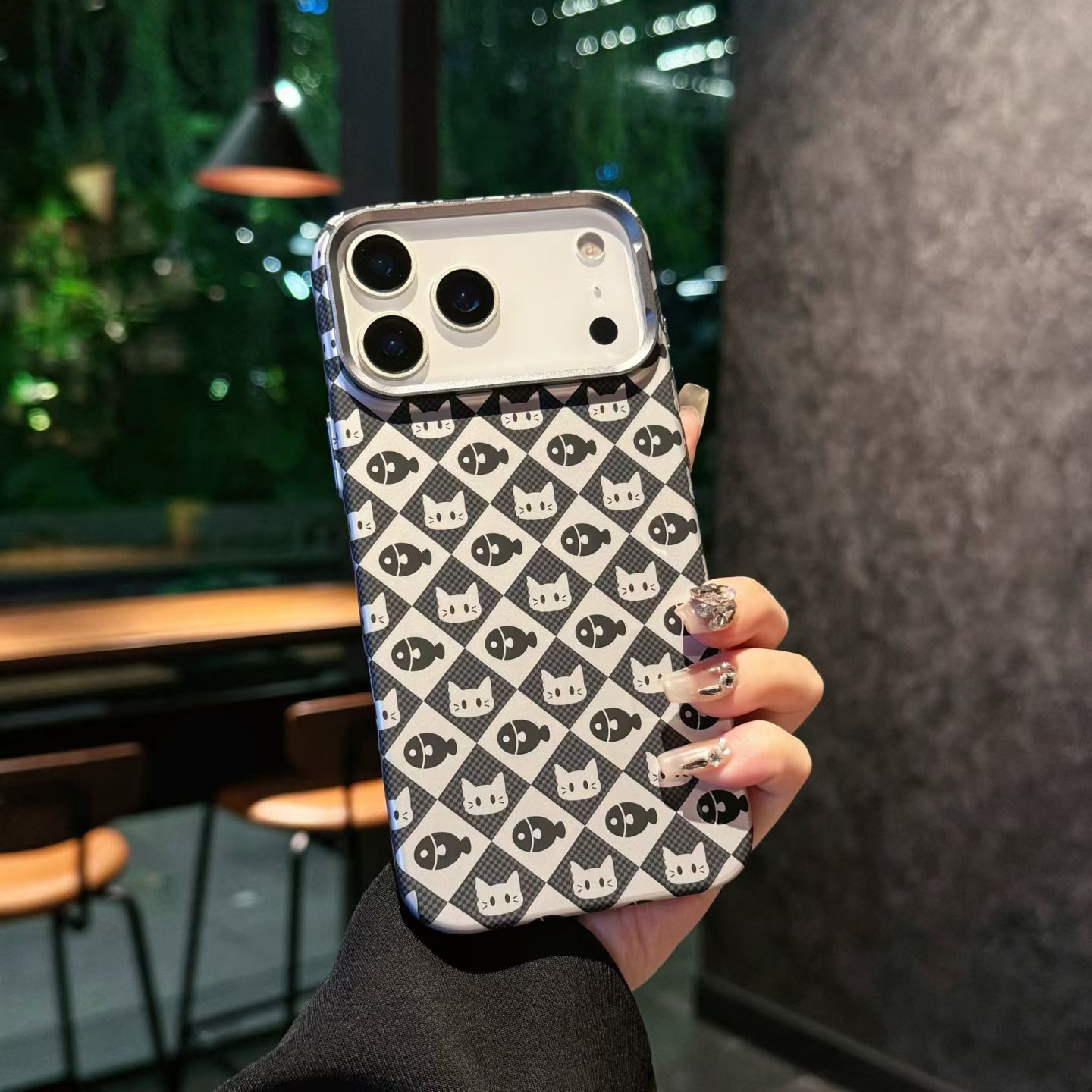 Premium Magnetic Case: Ultra-Thin & Wireless Ready